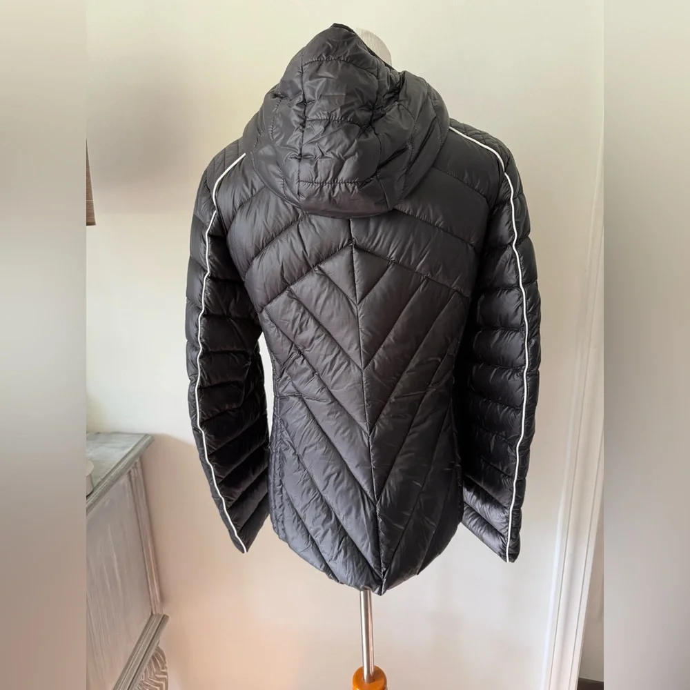 BCBGeneration Ultra Light Weight packable down Jacket Size Large